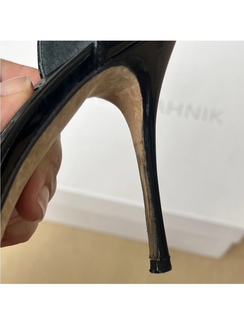 Manolo Blahnik Loma Black Patent Leather Strappy Heel Heel EU 38.5 - Picture 10 of 13